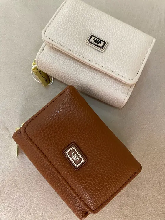 Carteiras off white e caramelo