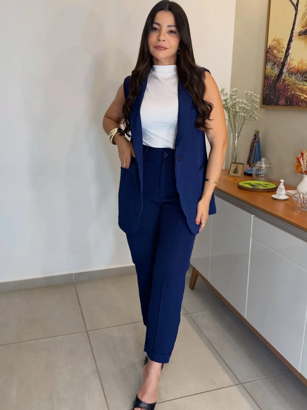 Conjunto de alfaiataria azul-marinho com colete e calça